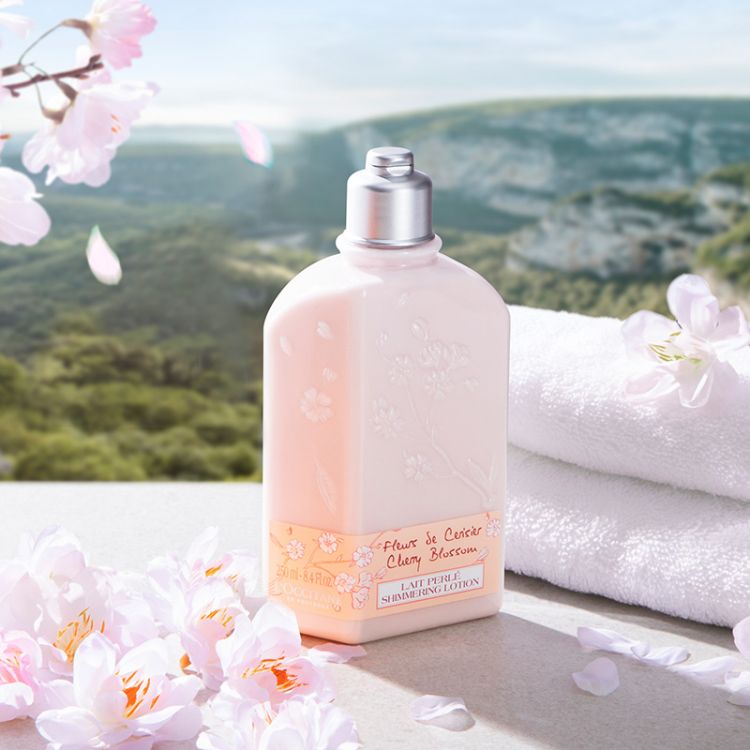 Cherry Blossom Shimmering Lotion (250ml)